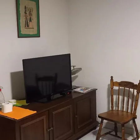 Appartamento A Modest Place Belgrado